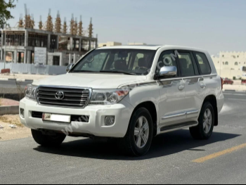 Toyota  Land Cruiser  GXR  2013  Automatic  269,000 Km  8 Cylinder  Four Wheel Drive (4WD)  SUV  White