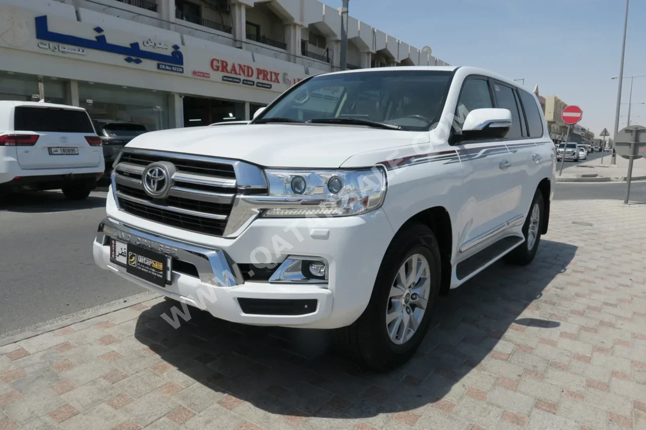 Toyota  Land Cruiser  GXR  2019  Automatic  179,000 Km  8 Cylinder  Four Wheel Drive (4WD)  SUV  White