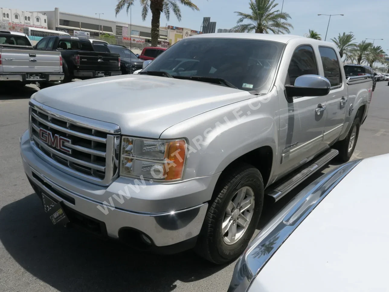 GMC  Sierra  1500  2011  Automatic  203,000 Km  8 Cylinder  Four Wheel Drive (4WD)  Pick Up  Silver