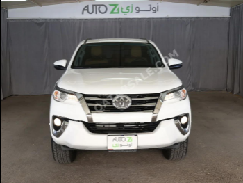 Toyota  Fortuner  2019  Automatic  235,000 Km  6 Cylinder  Four Wheel Drive (4WD)  SUV  White