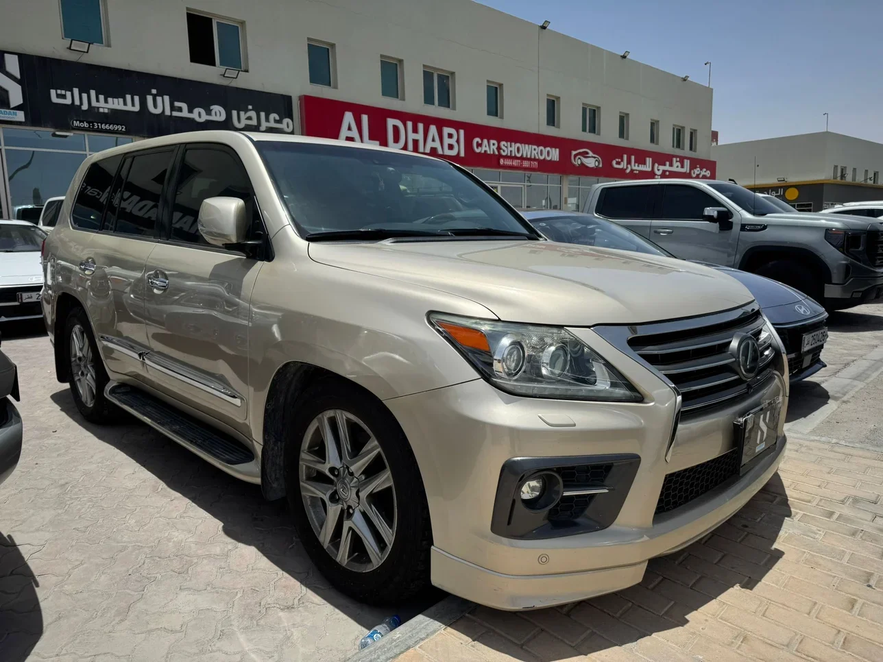 Lexus  LX  570 S  2015  Automatic  192,000 Km  8 Cylinder  Four Wheel Drive (4WD)  SUV  Gold