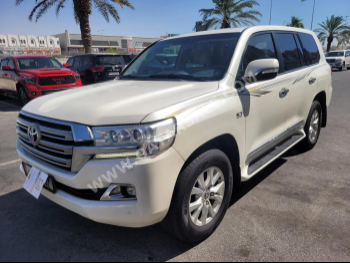 Toyota  Land Cruiser  VXR  2017  Automatic  192,000 Km  8 Cylinder  Four Wheel Drive (4WD)  SUV  White