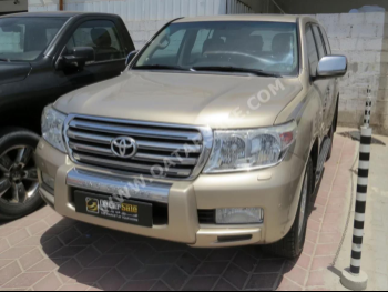 Toyota  Land Cruiser  VXR  2010  Automatic  460,000 Km  8 Cylinder  Four Wheel Drive (4WD)  SUV  Gold