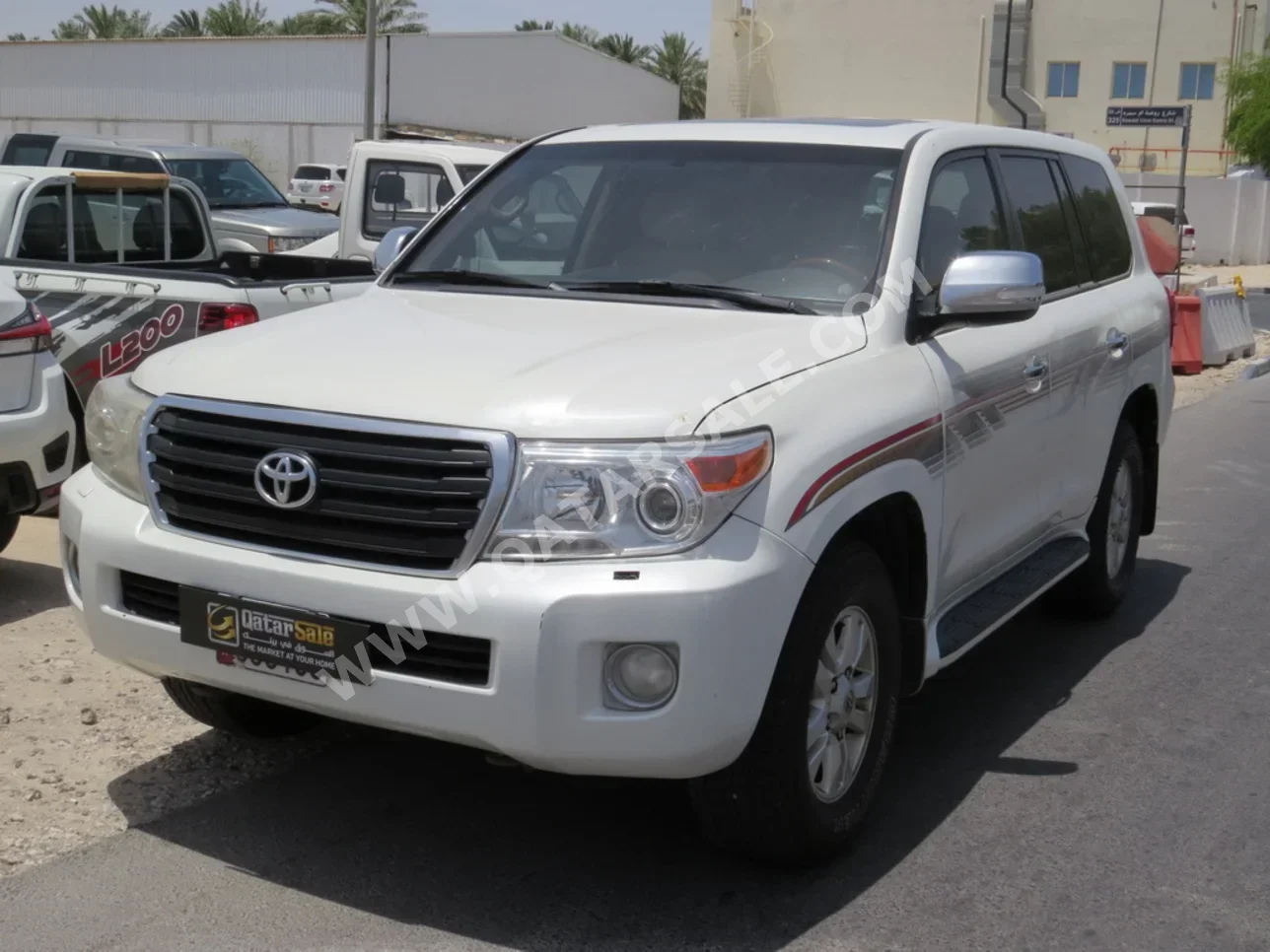 Toyota  Land Cruiser  GXR  2013  Automatic  370,000 Km  8 Cylinder  Four Wheel Drive (4WD)  SUV  White