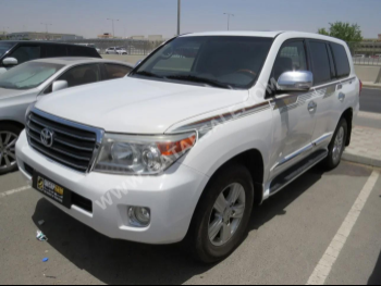 Toyota  Land Cruiser  GXR  2014  Automatic  412,000 Km  8 Cylinder  Four Wheel Drive (4WD)  SUV  White