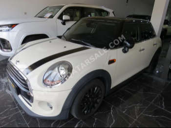 Mini  Cooper  2016  Automatic  82,000 Km  3 Cylinder  Front Wheel Drive (FWD)  Hatchback  White