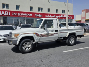 Toyota  Land Cruiser  LX  2011  Manual  328,000 Km  6 Cylinder  Four Wheel Drive (4WD)  Pick Up  White