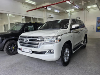 Toyota  Land Cruiser  VXR  2016  Automatic  127,000 Km  8 Cylinder  Four Wheel Drive (4WD)  SUV  White