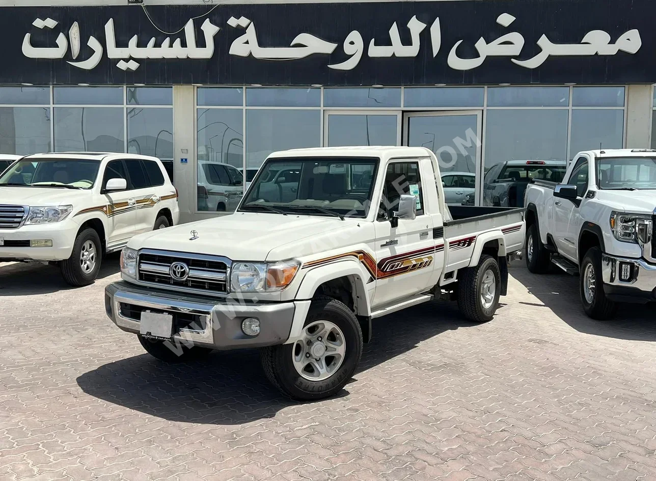Toyota  Land Cruiser  LX  2022  Manual  187,000 Km  6 Cylinder  Four Wheel Drive (4WD)  Pick Up  White