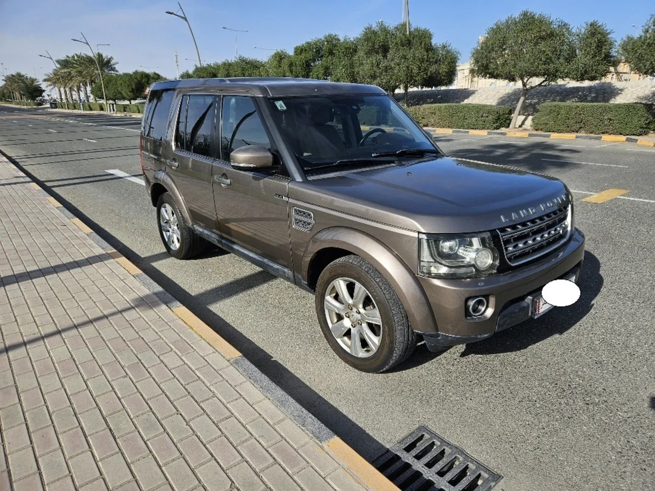  Land Rover  LR4  SE  2015  Automatic  137,000 Km  6 Cylinder  Four Wheel Drive (4WD)  SUV  Bronze  With Warranty
