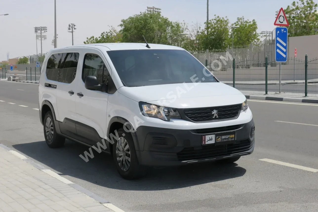 Peugeot  Rifter  2024  Manual  18,000 Km  4 Cylinder  Front Wheel Drive (FWD)  Van / Bus  White  With Warranty