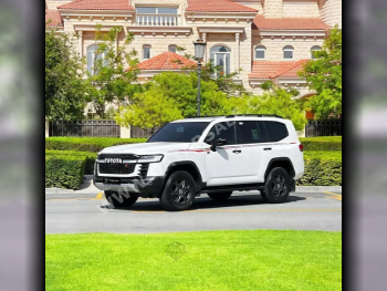 Toyota  Land Cruiser  GR Sport Twin Turbo  2025  Automatic  7,600 Km  6 Cylinder  Four Wheel Drive (4WD)  SUV  White  With Warranty
