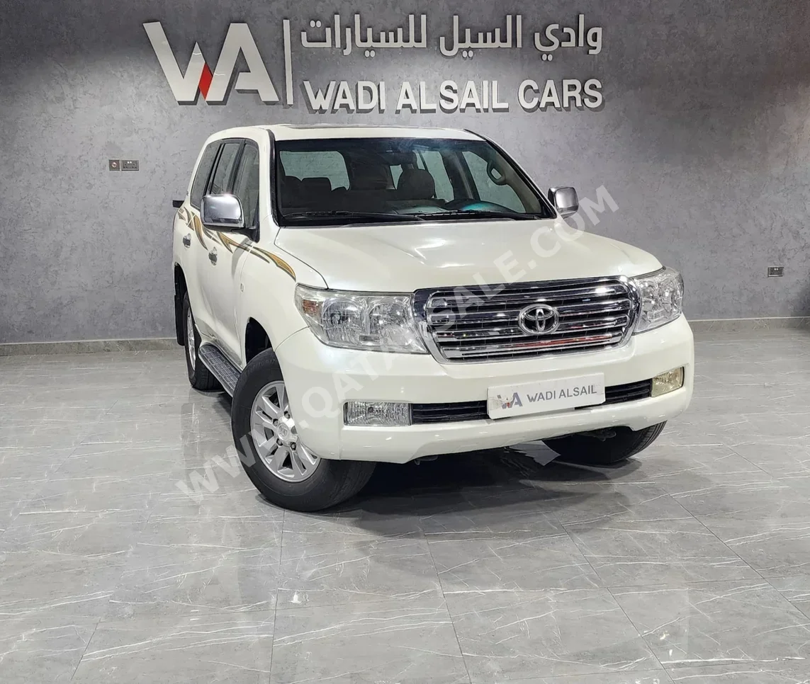 Toyota  Land Cruiser  GXR  2010  Automatic  316,000 Km  8 Cylinder  Four Wheel Drive (4WD)  SUV  White