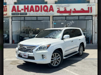 Lexus  LX  570  2014  Automatic  177,000 Km  8 Cylinder  Four Wheel Drive (4WD)  SUV  White