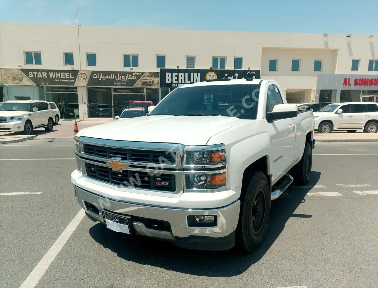 Chevrolet  Silverado  2015  Automatic  112,000 Km  8 Cylinder  Four Wheel Drive (4WD)  Pick Up  White