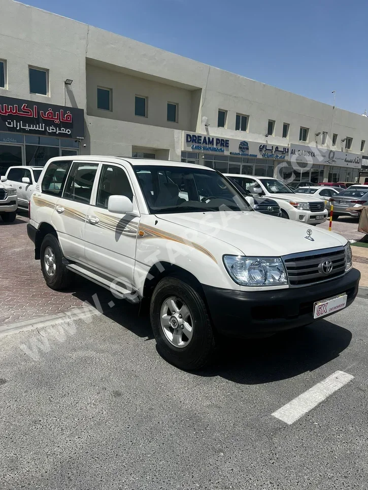Toyota  Land Cruiser  GX  2006  Manual  298,000 Km  6 Cylinder  Four Wheel Drive (4WD)  SUV  White