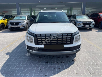 هيونداي  فينيو  2023  اوتوماتيك  48,000 كم  4 سلندر  سحب امامي  هاتشباك  أبيض  تحت الضمان