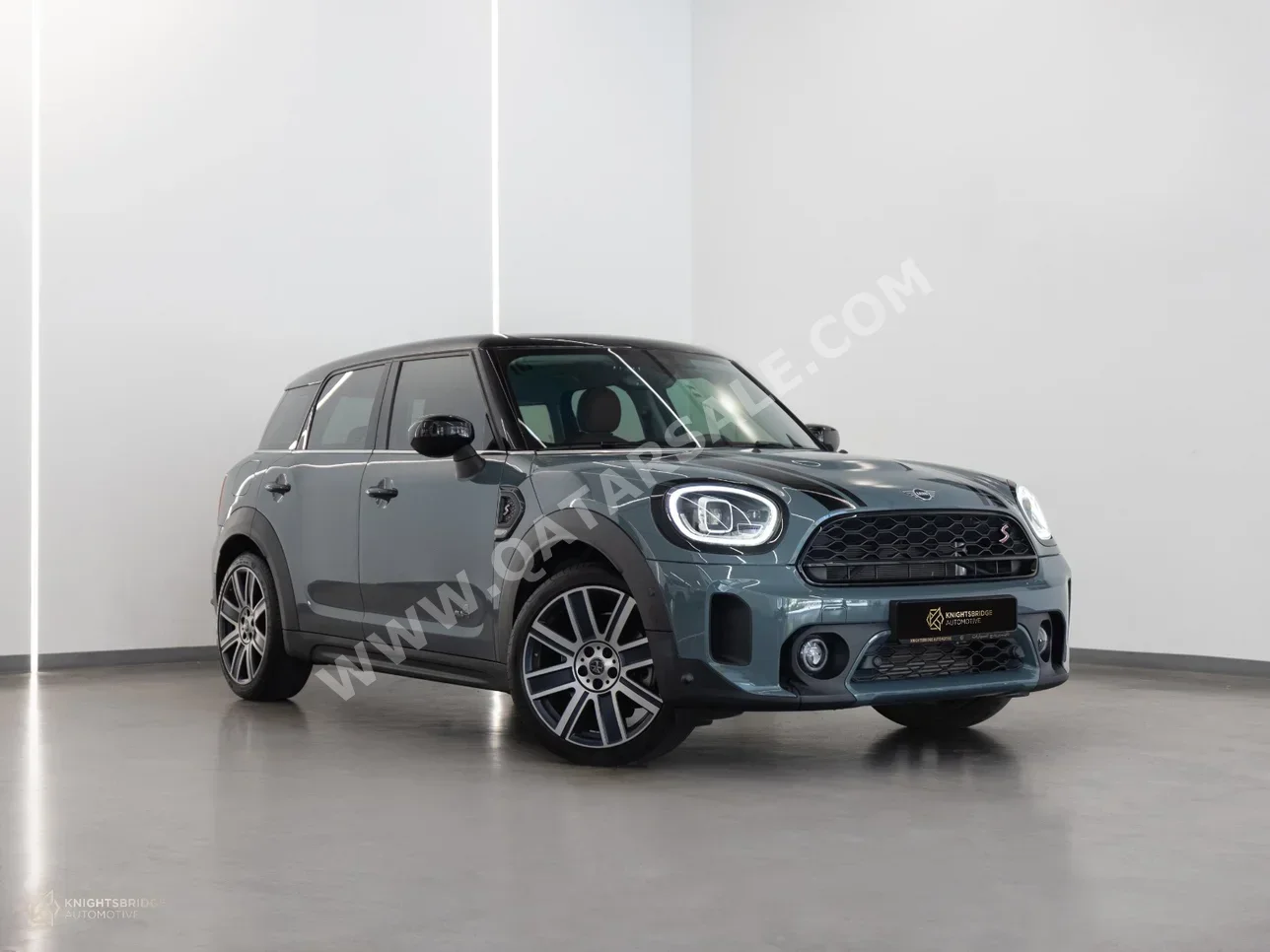 Mini  Cooper  CountryMan  2021  Automatic  10,000 Km  4 Cylinder  Rear Wheel Drive (RWD)  Hatchback  Gray