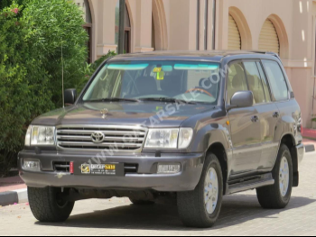 Toyota  Land Cruiser  VXR  2005  Automatic  400,000 Km  8 Cylinder  Four Wheel Drive (4WD)  SUV  Gray