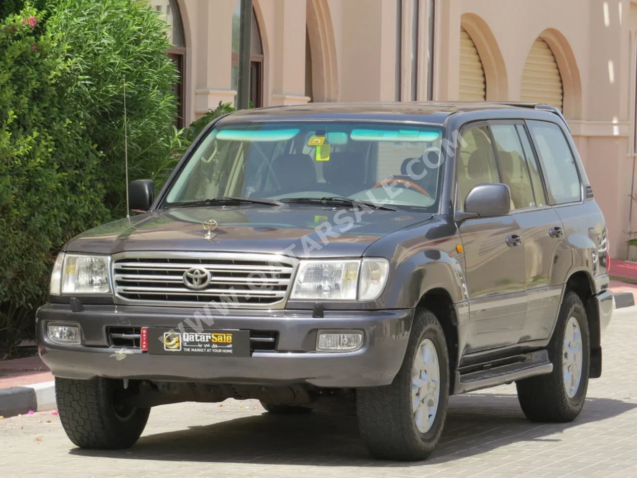 Toyota  Land Cruiser  VXR  2005  Automatic  400,000 Km  8 Cylinder  Four Wheel Drive (4WD)  SUV  Gray