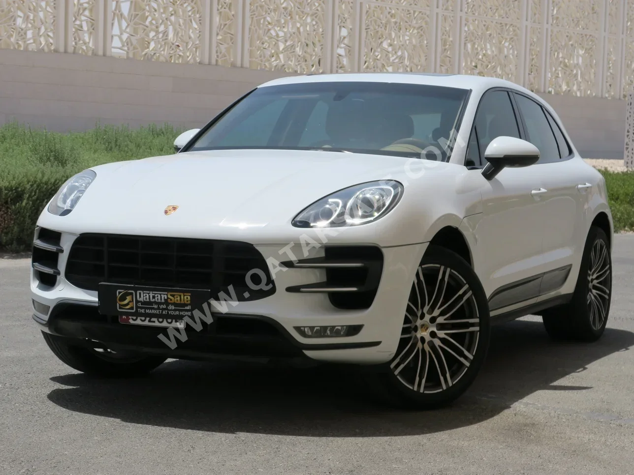 Porsche  Macan  Turbo  2014  Automatic  105,000 Km  6 Cylinder  Four Wheel Drive (4WD)  SUV  White