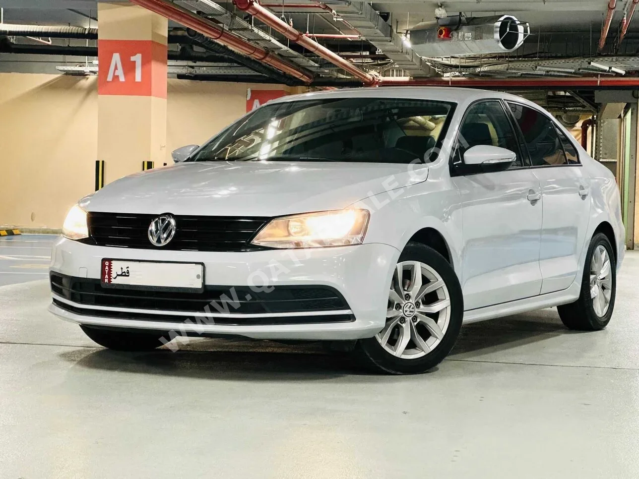 Volkswagen  Jetta  S  2018  Automatic  95,000 Km  4 Cylinder  Front Wheel Drive (FWD)  Sedan  White and Silver
