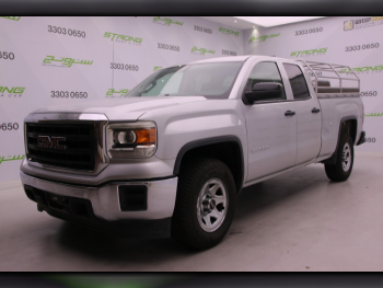 GMC  Sierra  2015  Automatic  95,000 Km  6 Cylinder  Four Wheel Drive (4WD)  Pick Up  Silver