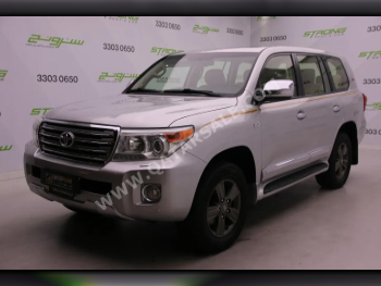 Toyota  Land Cruiser  VXR  2012  Automatic  434,000 Km  8 Cylinder  Four Wheel Drive (4WD)  SUV  Silver
