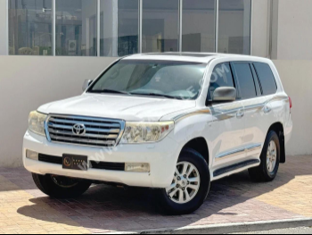 Toyota  Land Cruiser  VXR  2009  Automatic  220,000 Km  8 Cylinder  Four Wheel Drive (4WD)  SUV  White