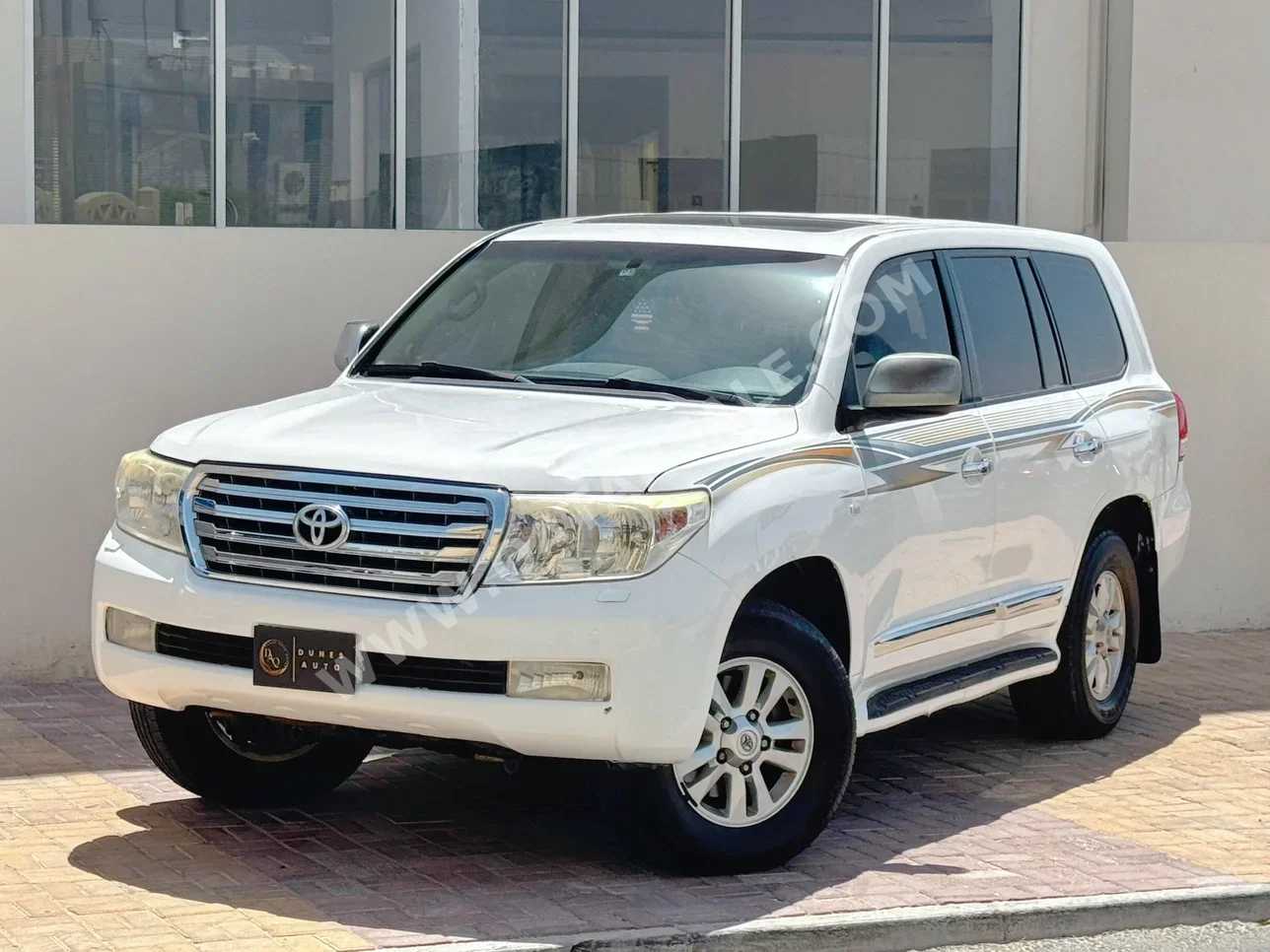 Toyota  Land Cruiser  VXR  2009  Automatic  220,000 Km  8 Cylinder  Four Wheel Drive (4WD)  SUV  White