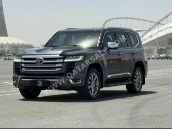 Toyota  Land Cruiser  VXR Twin Turbo  2022  Automatic  95,000 Km  6 Cylinder  Four Wheel Drive (4WD)  SUV  Black  With Warranty