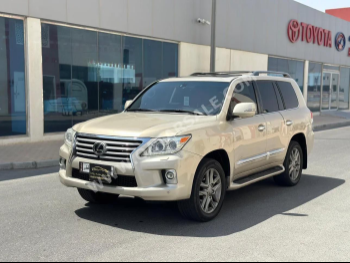 Lexus  LX  570 S  2013  Automatic  283,000 Km  8 Cylinder  Four Wheel Drive (4WD)  SUV  Gold