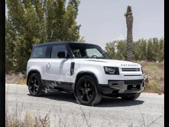 Land Rover  Defender  90  2023  Automatic  40,000 Km  8 Cylinder  Four Wheel Drive (4WD)  SUV  White  With Warranty