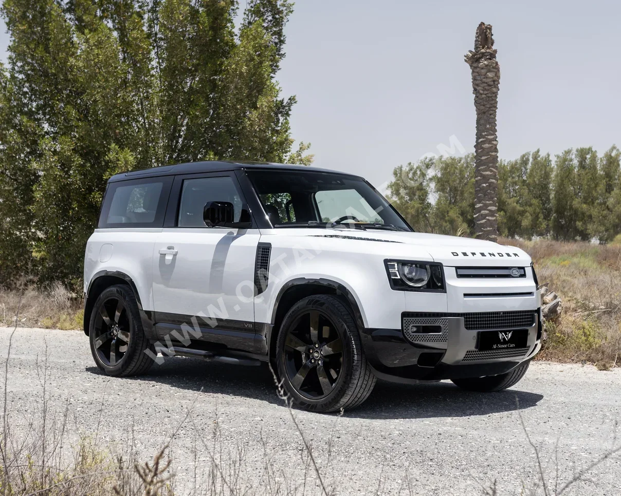 Land Rover  Defender  90  2023  Automatic  40,000 Km  8 Cylinder  Four Wheel Drive (4WD)  SUV  White  With Warranty