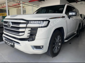 Toyota  Land Cruiser  VXR Twin Turbo  2022  Automatic  158,000 Km  6 Cylinder  Four Wheel Drive (4WD)  SUV  White