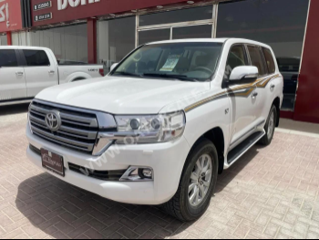 Toyota  Land Cruiser  VXR  2016  Automatic  386,000 Km  8 Cylinder  Four Wheel Drive (4WD)  SUV  White