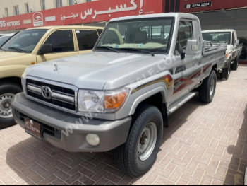 Toyota  Land Cruiser  LX  2014  Manual  216,000 Km  6 Cylinder  Four Wheel Drive (4WD)  Pick Up  Silver