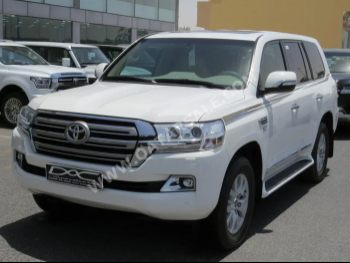 Toyota  Land Cruiser  VXR  2021  Automatic  6,000 Km  8 Cylinder  Four Wheel Drive (4WD)  SUV  White