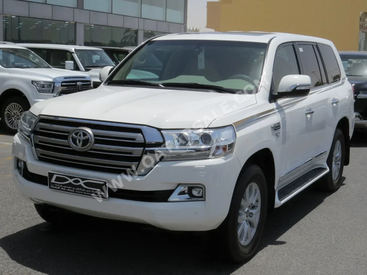Toyota  Land Cruiser  VXR  2021  Automatic  6,000 Km  8 Cylinder  Four Wheel Drive (4WD)  SUV  White