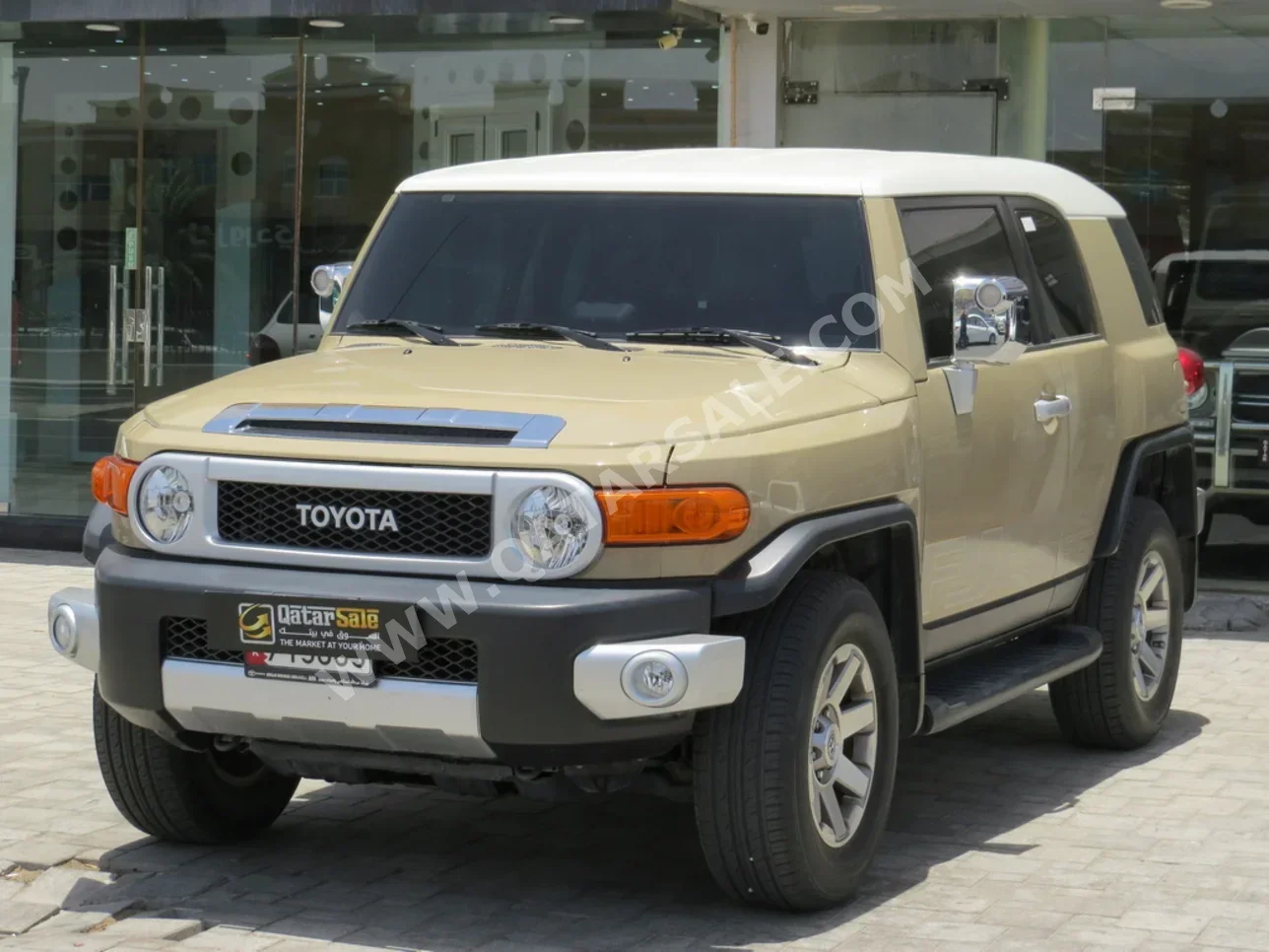 Toyota  FJ Cruiser  2017  Automatic  20,000 Km  6 Cylinder  Four Wheel Drive (4WD)  SUV  Beige