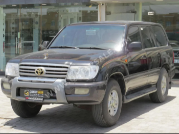 Toyota  Land Cruiser  VXR  2006  Manual  410,000 Km  8 Cylinder  Four Wheel Drive (4WD)  SUV  Black