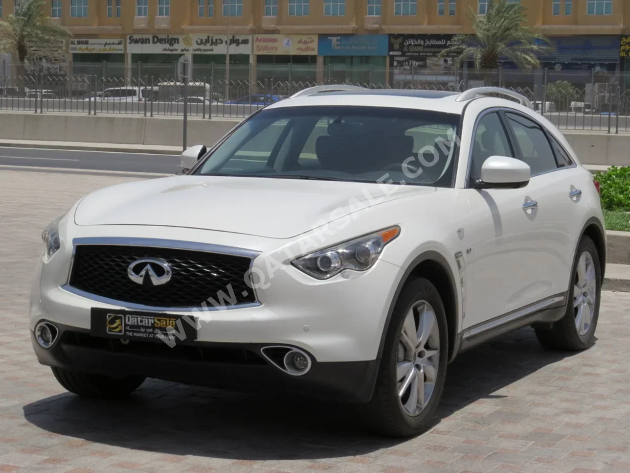 Infiniti  QX  70  2018  Automatic  105,000 Km  6 Cylinder  All Wheel Drive (AWD)  SUV  White