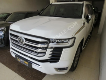 Toyota  Land Cruiser  VXR Twin Turbo  2022  Automatic  83,000 Km  6 Cylinder  Four Wheel Drive (4WD)  SUV  White