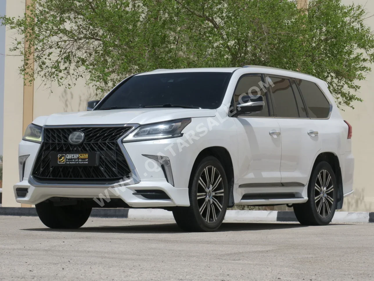 Lexus  LX  570  2019  Automatic  205,000 Km  8 Cylinder  Four Wheel Drive (4WD)  SUV  White