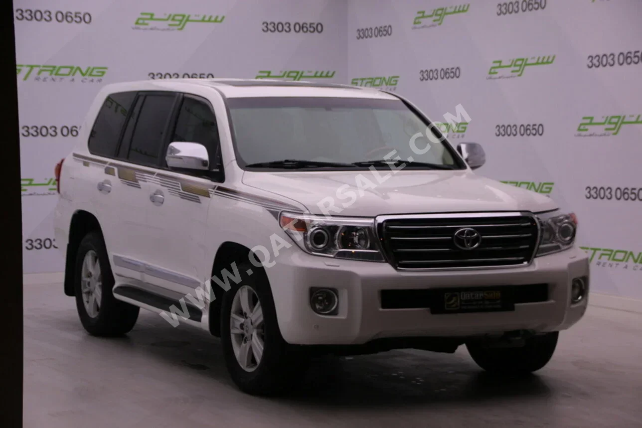 Toyota  Land Cruiser  GXR  2014  Automatic  290,000 Km  6 Cylinder  Four Wheel Drive (4WD)  SUV  White