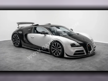 Bugatti  Veyron  2006  Automatic  5,386 Km  12 Cylinder  All Wheel Drive (AWD)  Coupe / Sport  Black and Silver