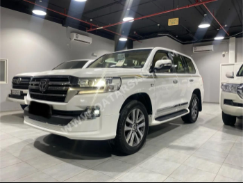 Toyota  Land Cruiser  VXR  2019  Automatic  278,000 Km  8 Cylinder  Four Wheel Drive (4WD)  SUV  White