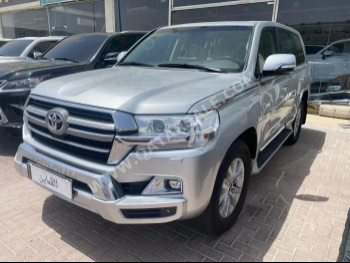 Toyota  Land Cruiser  GXR  2019  Automatic  184,000 Km  8 Cylinder  Four Wheel Drive (4WD)  SUV  Silver