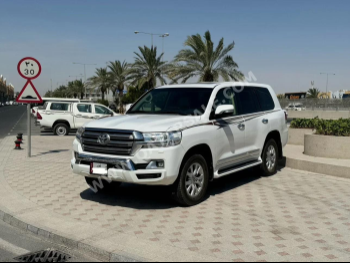 Toyota  Land Cruiser  GXR  2018  Automatic  168,000 Km  8 Cylinder  Four Wheel Drive (4WD)  SUV  White