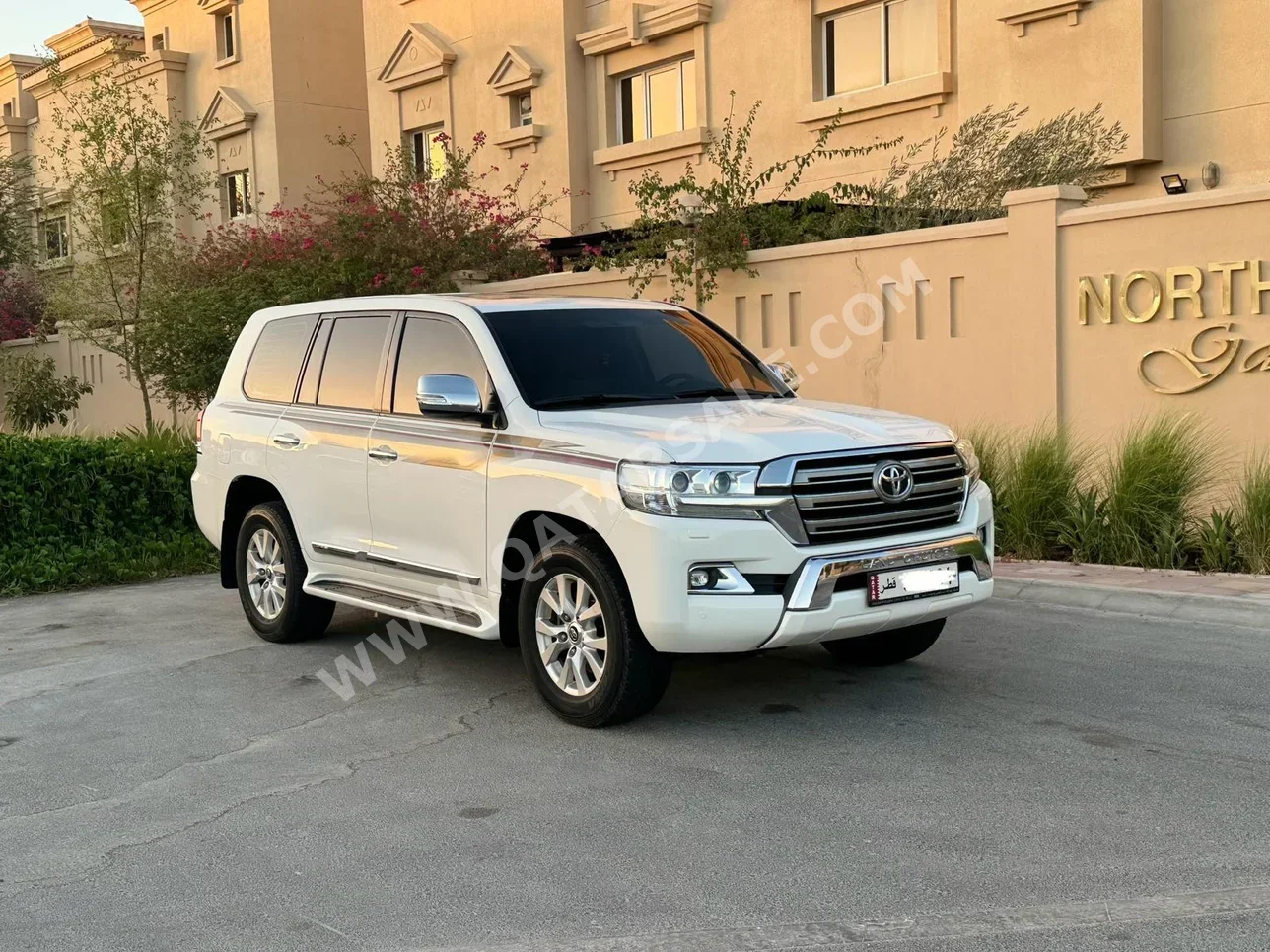 Toyota  Land Cruiser  GXR  2016  Automatic  180,000 Km  6 Cylinder  Four Wheel Drive (4WD)  SUV  White